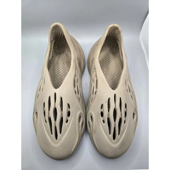 Adidas Yeezy Foam RNNR Sand Men's Size 10 GW3354 Slip-On Casual Shoes - Picture 2 of 9